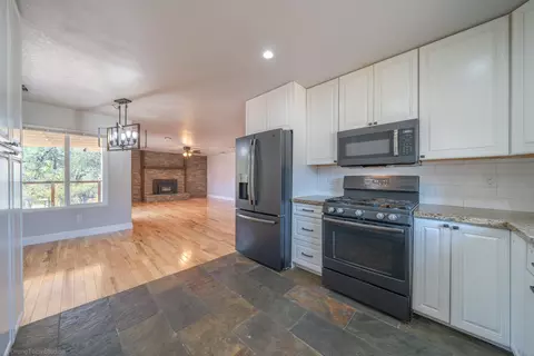 Kitchen - 4145 Remington Dr, Redding, CA 96001 photo 4 of 4