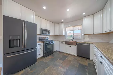 Kitchen - 4145 Remington Dr, Redding, CA 96001 photo 3 of 4