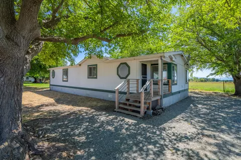 11819 A St, Red Bluff, CA 96080 photo 2