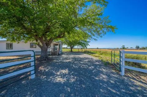 11819 A St, Red Bluff, CA 96080 photo 3