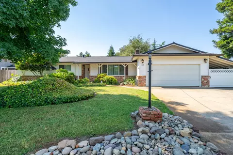 569 Rafael St, Redding, CA 96002