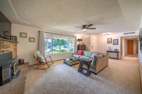 569 Rafael St, Redding, CA 96002 photo 8