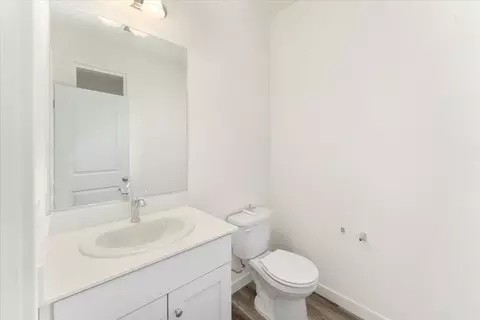 Bath - 2277 Milano Trl, Redding, CA 96003 photo 3 of 3