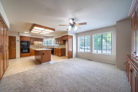 Living - 870 Sunriver Ln, Redding, CA 96001 photo 5 of 6