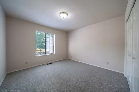 Bedroom - 870 Sunriver Ln, Redding, CA 96001 photo 4 of 4