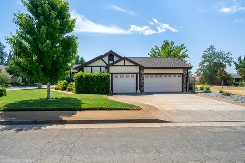 Exterior - 870 Sunriver Ln, Redding, CA 96001 photo 2 of 13