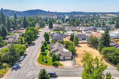 View/Area - 870 Sunriver Ln, Redding, CA 96001 photo 5 of 6