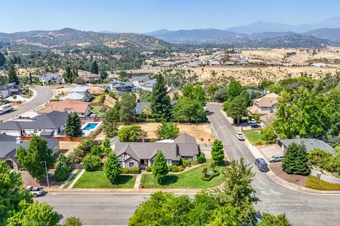 View/Area - 870 Sunriver Ln, Redding, CA 96001 photo 2 of 6