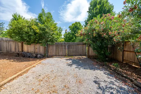 Exterior - 870 Sunriver Ln, Redding, CA 96001 photo 11 of 13