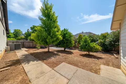 Exterior - 870 Sunriver Ln, Redding, CA 96001 photo 7 of 13