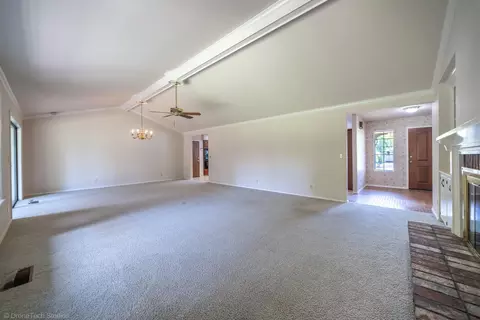 Living - 870 Sunriver Ln, Redding, CA 96001 photo 2 of 6