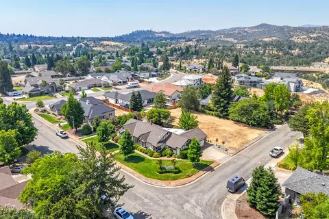 View/Area - 870 Sunriver Ln, Redding, CA 96001 photo 1 of 6