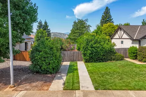 Exterior - 870 Sunriver Ln, Redding, CA 96001 photo 13 of 13