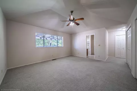 Bedroom - 870 Sunriver Ln, Redding, CA 96001 photo 2 of 4