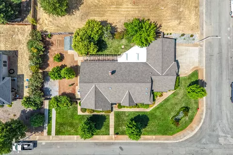 View/Area - 870 Sunriver Ln, Redding, CA 96001 photo 6 of 6