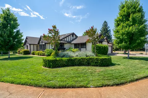 Exterior - 870 Sunriver Ln, Redding, CA 96001 photo 3 of 13