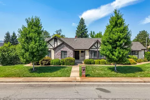 Exterior - 870 Sunriver Ln, Redding, CA 96001 photo 12 of 13