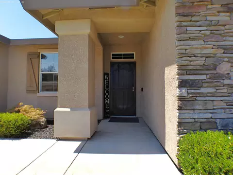 6338 Oxbow St, Redding, CA 96001 photo 2