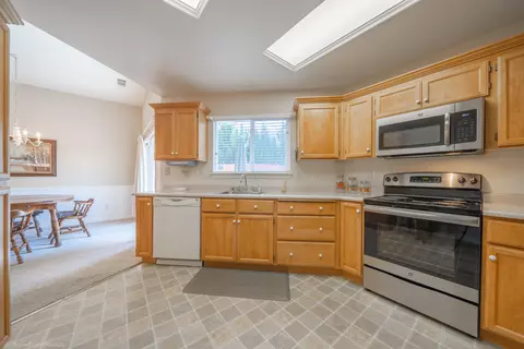 1385 Bully Choop Trl, Redding, CA 96003 photo 11