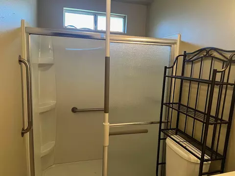 Bath - 2041 Comet St, Redding, CA 96002 photo 1 of 3