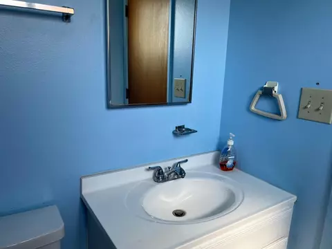 Bath - 2041 Comet St, Redding, CA 96002 photo 2 of 3