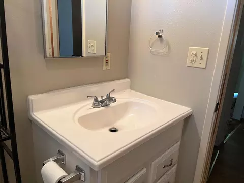 Bath - 2041 Comet St, Redding, CA 96002 photo 3 of 3