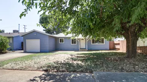 2079 Martian Way, Redding, CA 96002