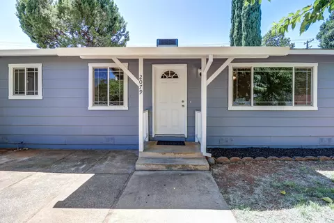 2079 Martian Way, Redding, CA 96002 photo 2