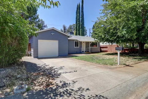 2079 Martian Way, Redding, CA 96002 photo 3