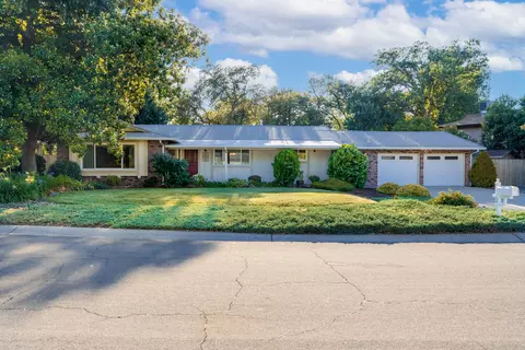 6812 Riata Dr, Redding, CA 96002