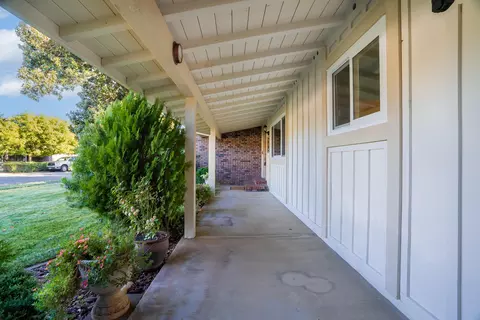6812 Riata Dr, Redding, CA 96002 photo 3