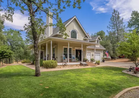 13688 Hilford Ln, Redding, CA 96003