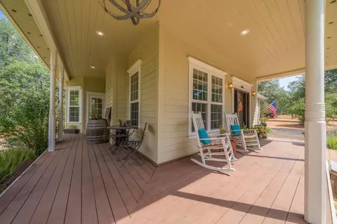 13688 Hilford Ln, Redding, CA 96003 photo 3