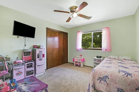Bedroom - 10141 Roadrunner Way, Redding, CA 96003 photo 4 of 5