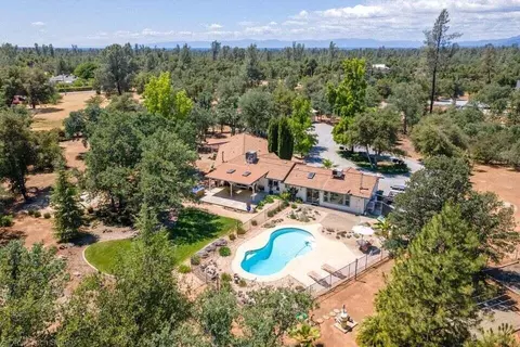 10141 Roadrunner Way, Redding, CA 96003