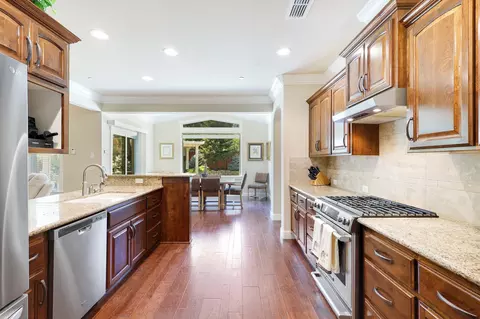 1128 Hope Ln, Redding, CA 96003 photo 8