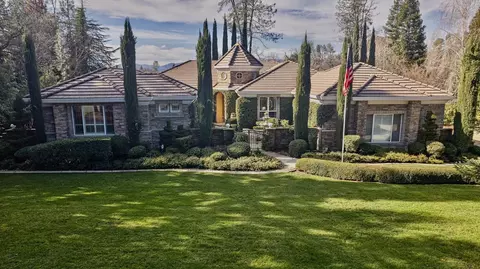 13464 Tierra Heights Rd, Redding, CA 96003