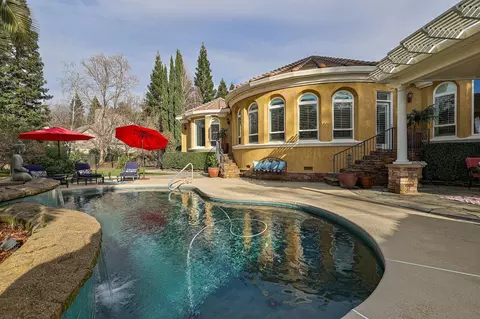 Exterior - 13464 Tierra Heights Rd, Redding, CA 96003 photo 4 of 8