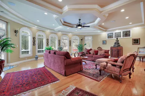 Living - 13464 Tierra Heights Rd, Redding, CA 96003 photo 4 of 5