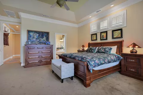 Bedroom - 13464 Tierra Heights Rd, Redding, CA 96003 photo 2 of 4