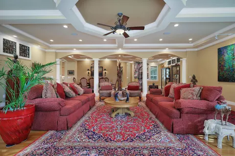 Living - 13464 Tierra Heights Rd, Redding, CA 96003 photo 5 of 5