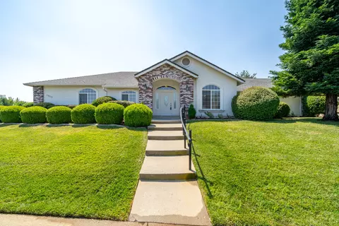 3909 Rainier Dr, Redding, CA 96001 photo 3
