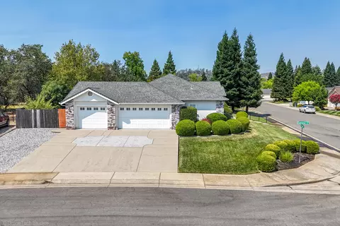 3909 Rainier Dr, Redding, CA 96001 photo 2