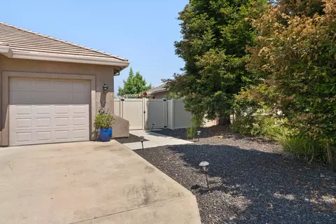 Exterior - 836 Coggins St, Redding, CA 96003 photo 23 of 29