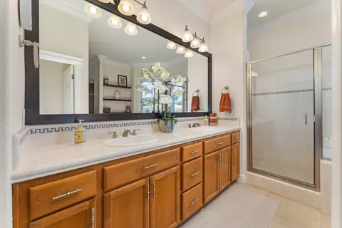 Bath - 836 Coggins St, Redding, CA 96003 photo 2 of 4