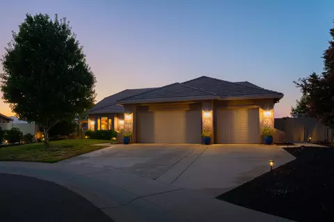 Exterior - 836 Coggins St, Redding, CA 96003 photo 26 of 29