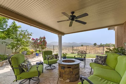 Exterior - 836 Coggins St, Redding, CA 96003 photo 16 of 29