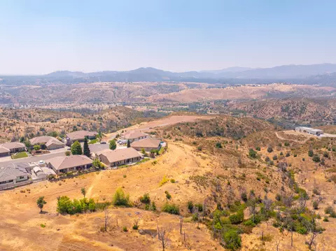 View/Area - 836 Coggins St, Redding, CA 96003 photo 5 of 12