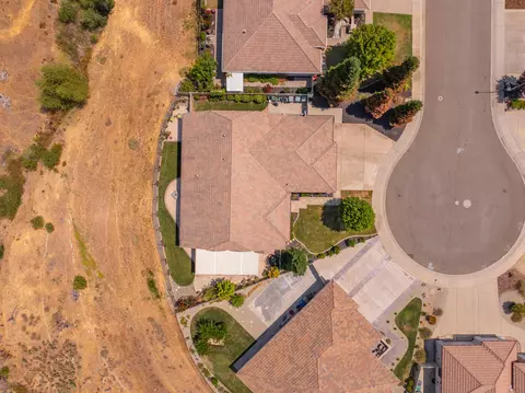 View/Area - 836 Coggins St, Redding, CA 96003 photo 2 of 12