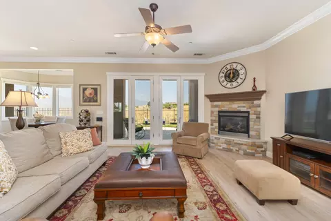 Living - 836 Coggins St, Redding, CA 96003 photo 2 of 6